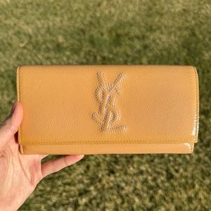 ❤️❤️✨SAINT LAURENT Chevre Belle De Jour Wallet With Pink Interior ✨❤️❤️